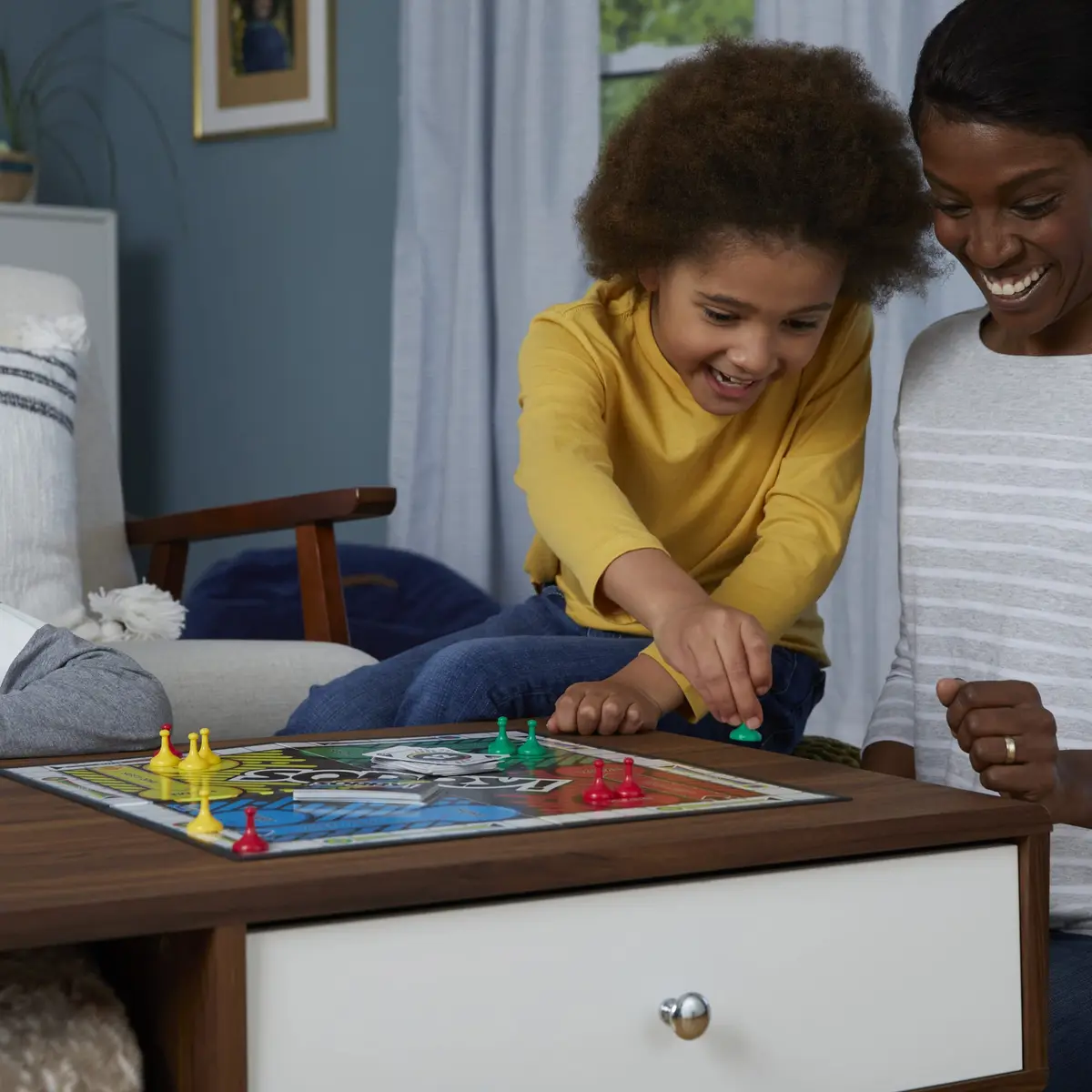 Hasbro Gaming Sorry! Board Game for Kids Ages 6+ | Classic Family Game with 4 Pawns (1-Pack) - view 6