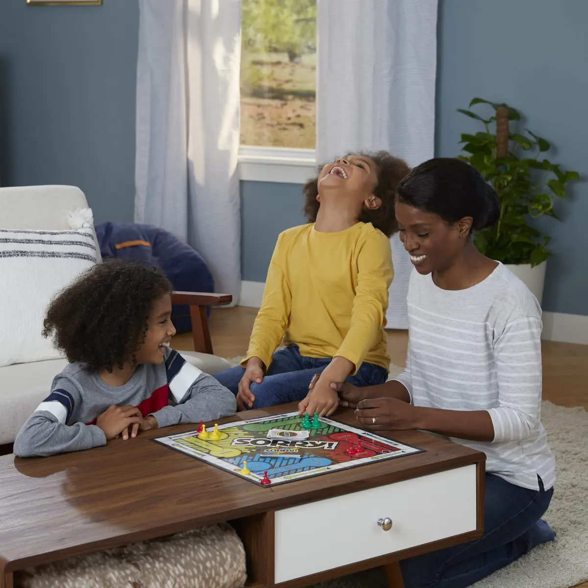 Hasbro Gaming Sorry! Board Game for Kids Ages 6+ | Classic Family Game with 4 Pawns (1-Pack) - view 7