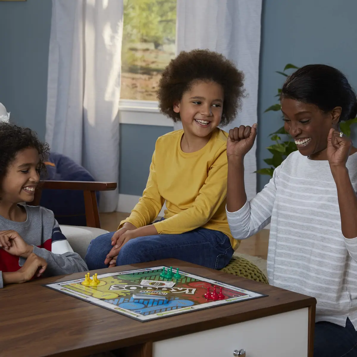 Hasbro Gaming Sorry! Board Game for Kids Ages 6+ | Classic Family Game with 4 Pawns (1-Pack) - view 8