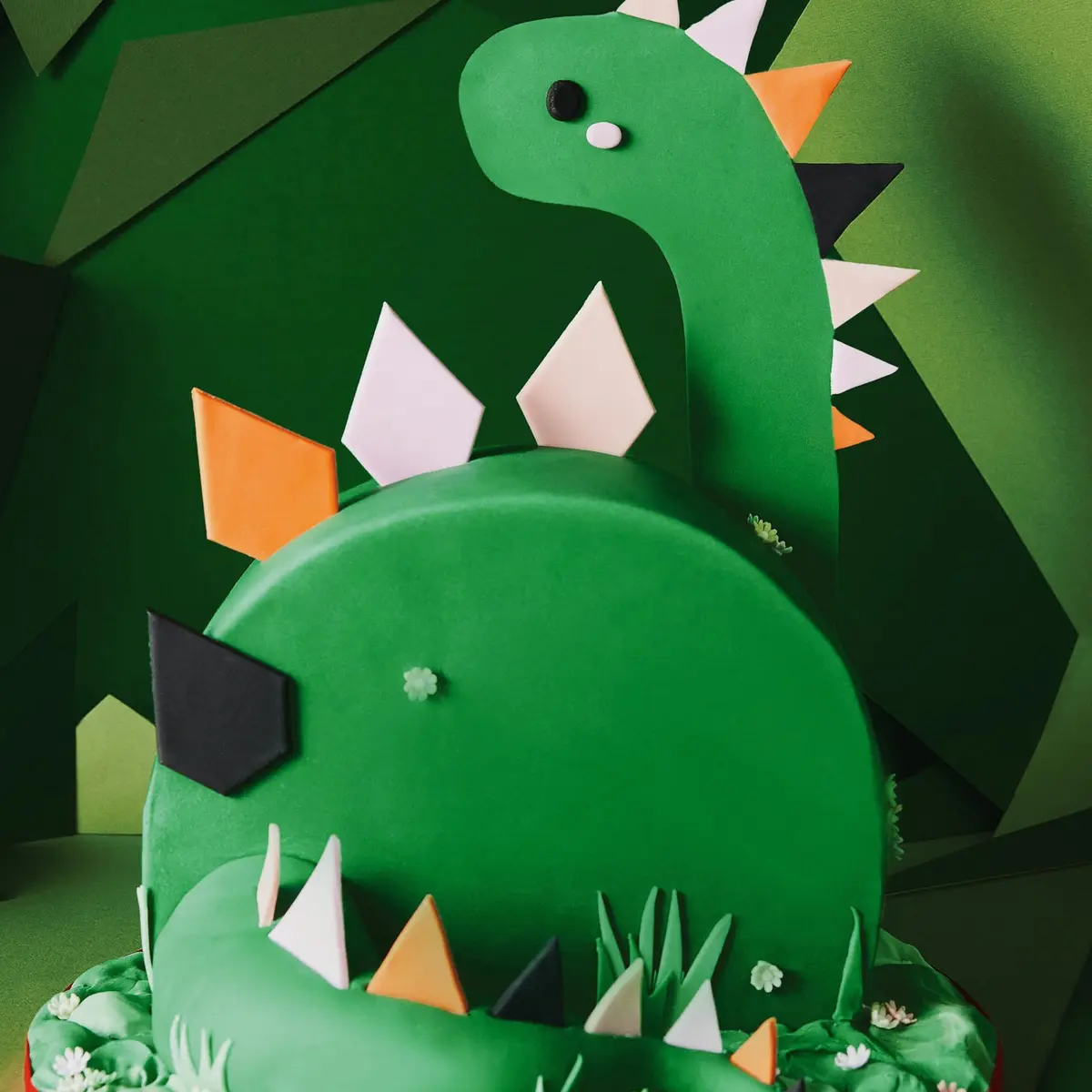 Renshaw Green Fondant Icing for Cake Decorating - 8.8 Oz | Easy to Use, Professional-Grade Edible Fondant - view 5