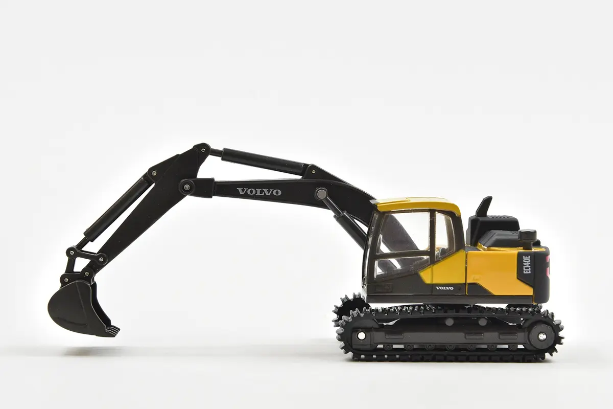 NewRay Volvo EC140E Die-Cast Excavator Model 1:50 Scale (20.5 cm Length) | Official Replica for Collectors - view 7