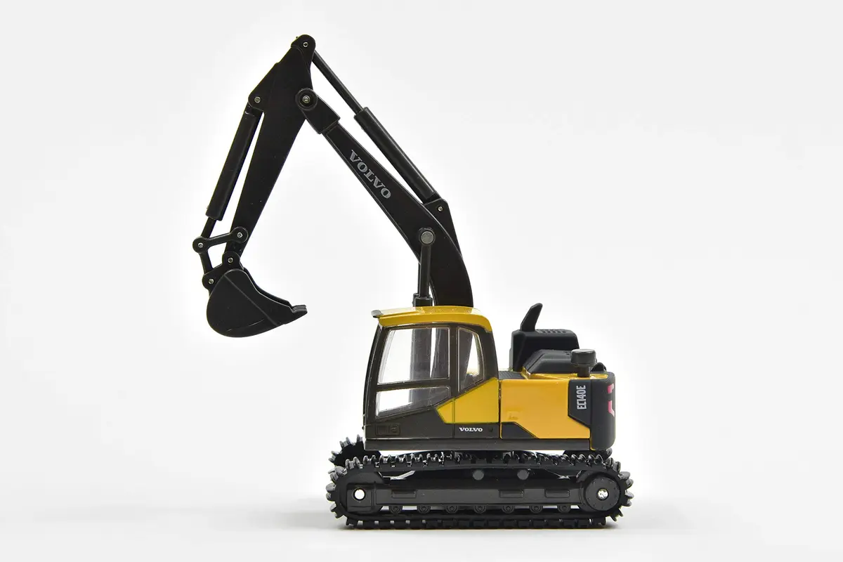 NewRay Volvo EC140E Die-Cast Excavator Model 1:50 Scale (20.5 cm Length) | Official Replica for Collectors - view 2