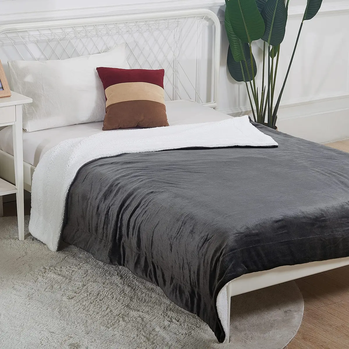 SOCHOW Sherpa Fleece Throw Blanket 60"×80" | Reversible Super Soft Plush in Dark Grey - view 7