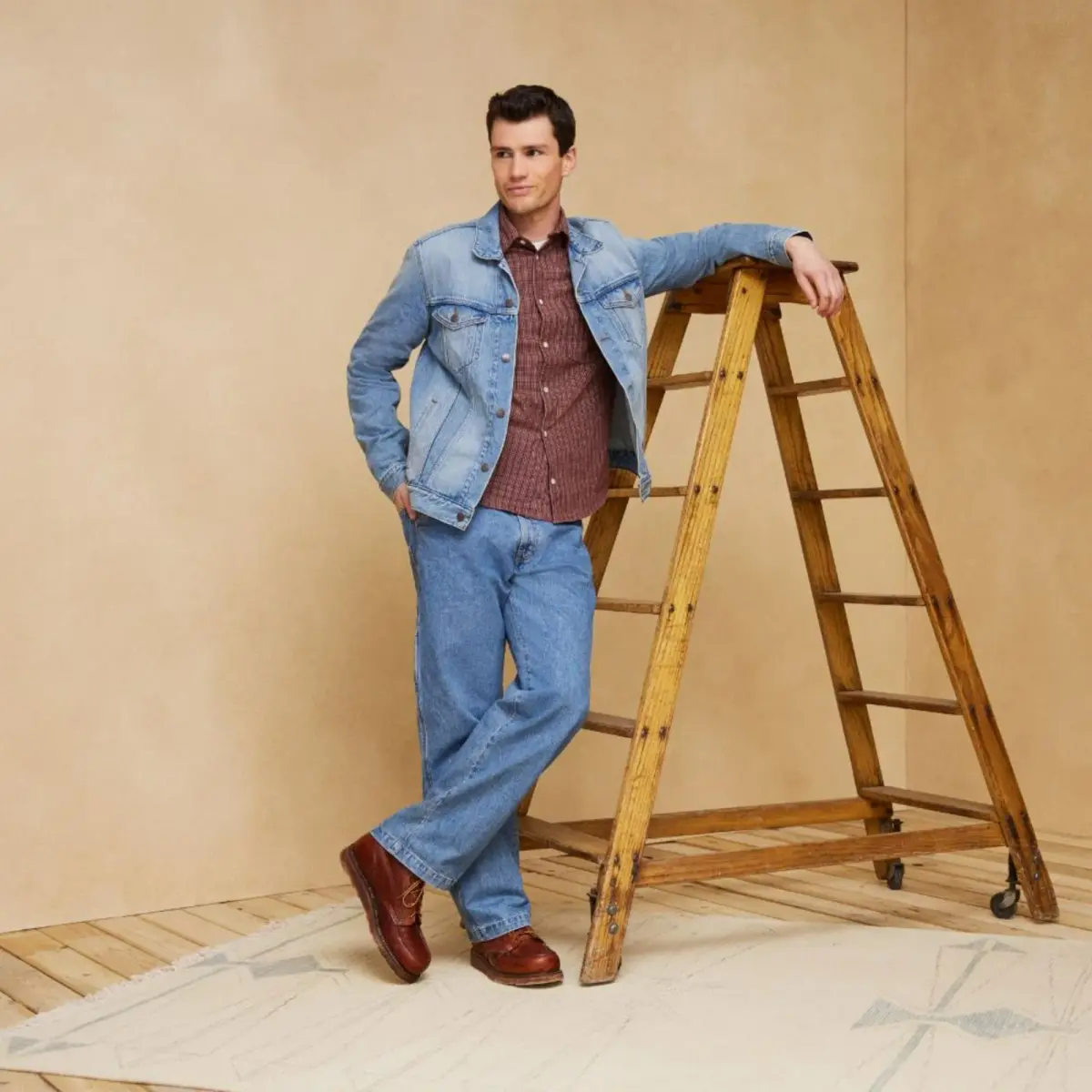 Signature by Levi Strauss & Co. Men's Carpenter Jeans, Light Indigo Stretch, 50W x 32L (127cm x 81cm) | Loose Fit Workwear - view 2