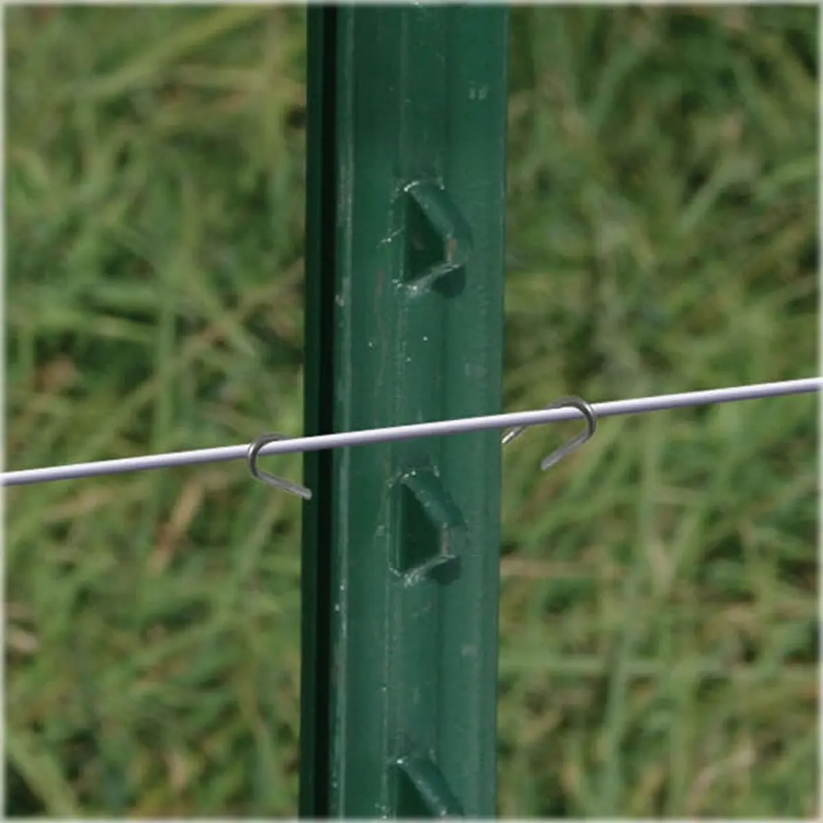 Zareba T-Post Wire Clips 200 Pack | Secure Non-Electrified Wire to T-Posts - view 2