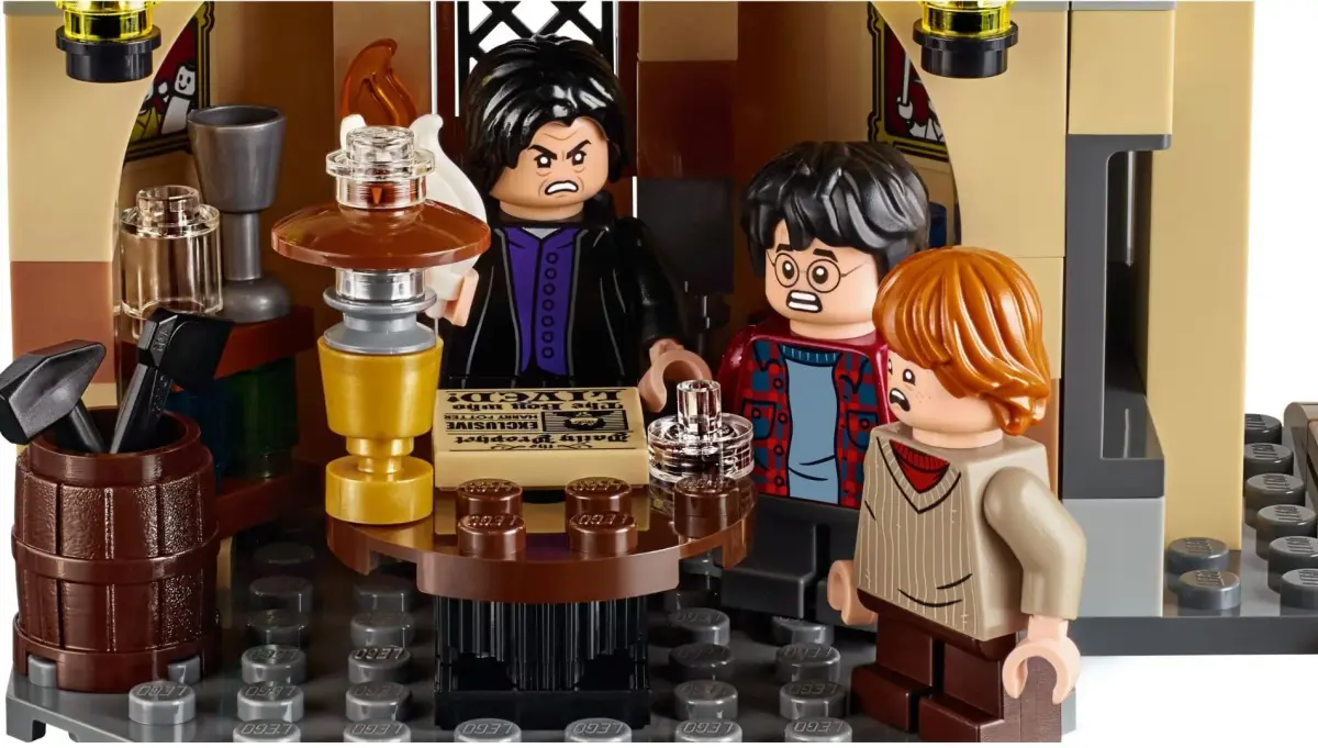 LEGO Harry Potter Hogwarts Whomping Willow Toy 75953 | 753 Pieces - view 5