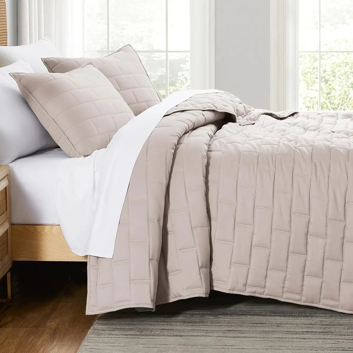 Southshore Fine Living Oversized Full / Queen Quilt Set with 2 Matching Quilted Pillow Shams, Bone | All-Season Microfiber Bedding - main product image