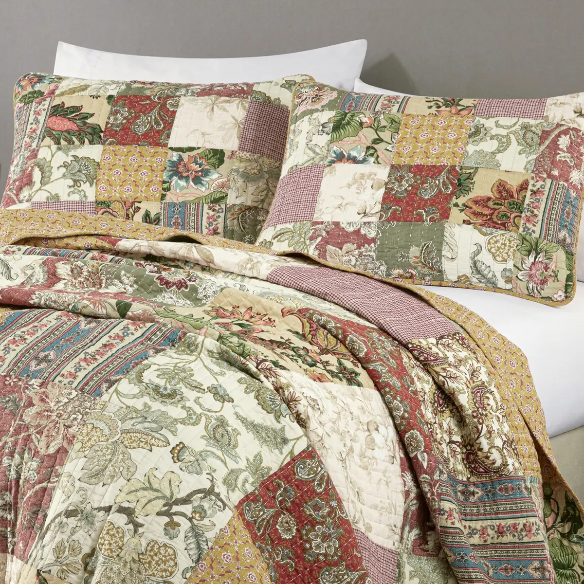 Chezmoi Collection Delaney 3-Piece Floral Patchwork Quilt Set King | Vintage Cotton Comforter - view 3