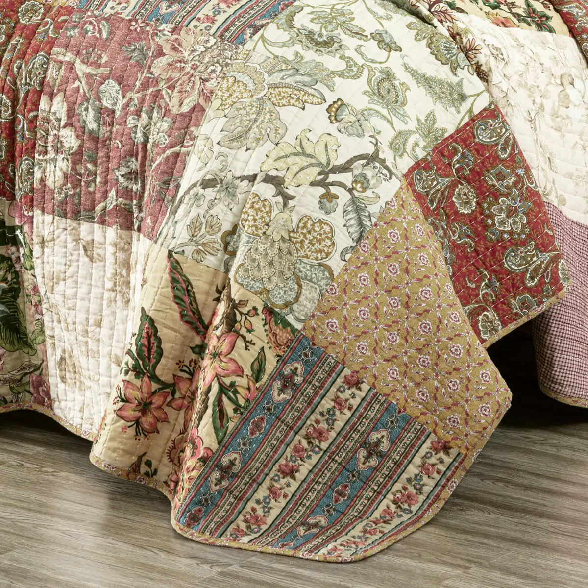 Chezmoi Collection Delaney 3-Piece Floral Patchwork Quilt Set King | Vintage Cotton Comforter - view 4