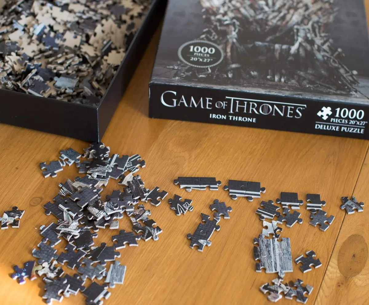 Game of Thrones Iron Throne Deluxe Puzzle 1000 Pieces | Iconic HBO Image, 20" x 27" - view 3