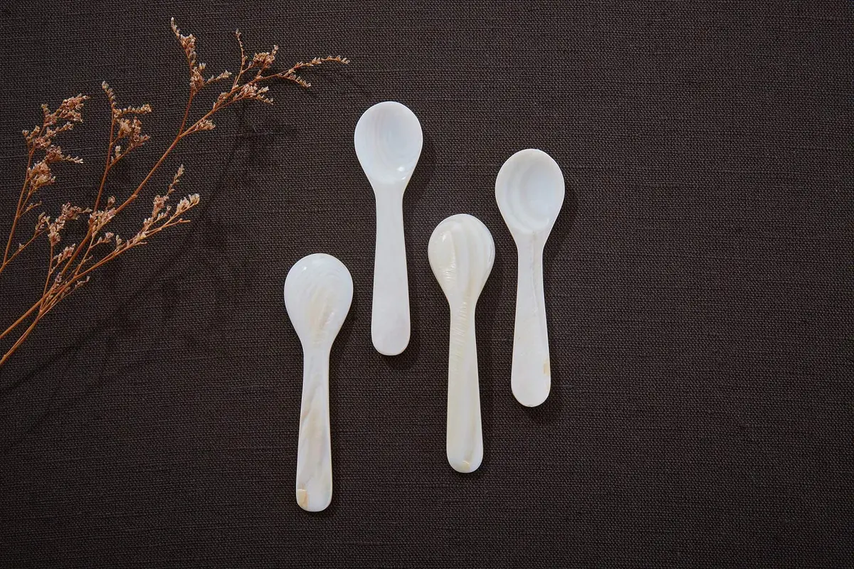 DUEBEL Set of 10 White Mother of Pearl Caviar Spoons for Caviar, Egg, Icecream, Coffee Serving (White, 9x2.4cm) | Natural Pearl Elegance - view 5