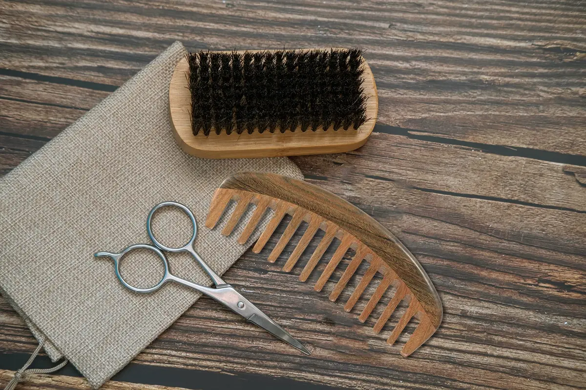 Louise Maelys Wooden Wide Tooth Comb for Curly Hair | Anti-Static, Natural Sandalwood, Portable & Gentle (1 Count) - view 5