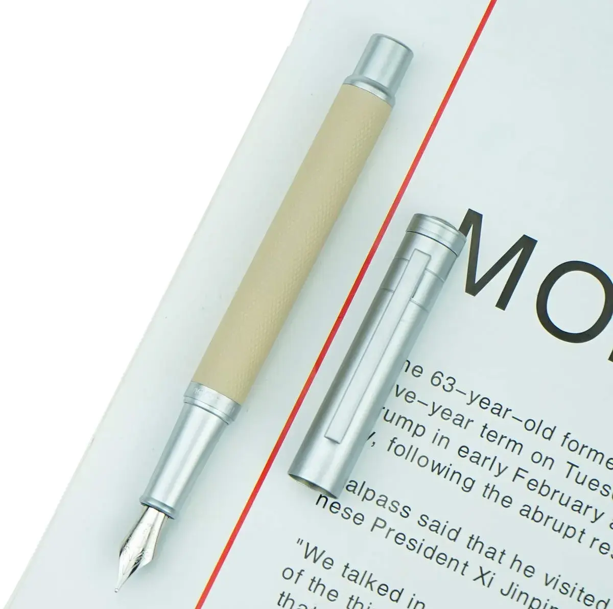 erofa White Fountain Pen with Fine Nib and Bamboo Clip, Silver Aluminum Alloy, 135mm (0.5in) - main product image