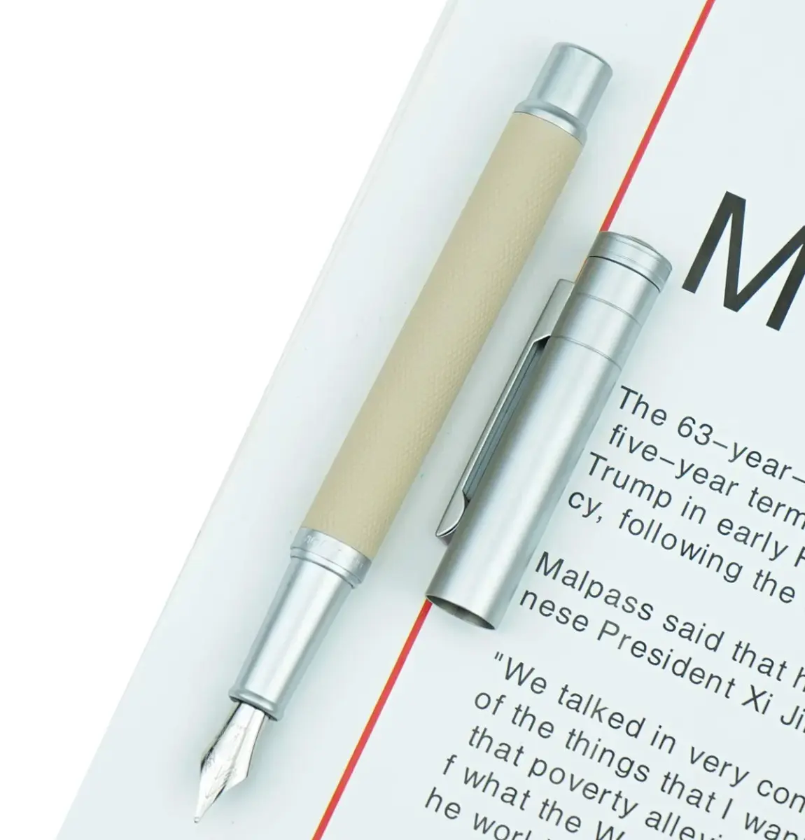 erofa White Fountain Pen with Fine Nib and Bamboo Clip, Silver Aluminum Alloy, 135mm (0.5in) - view 4
