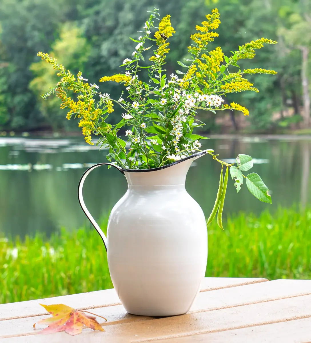 Red Co. 9.5” Decorative Vintage Metal Centerpiece Flower Vase with Handle, White/Black Rim | Farmhouse Charm - view 5