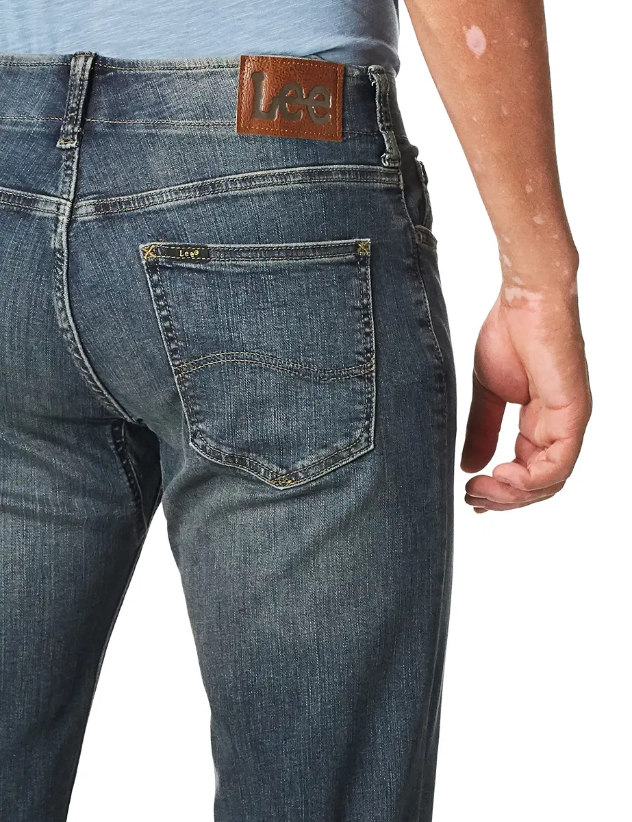Lee Men's Extreme Motion Regular Boot Jean 34W x 32L | Flex Fit & Stretch Comfort - view 3