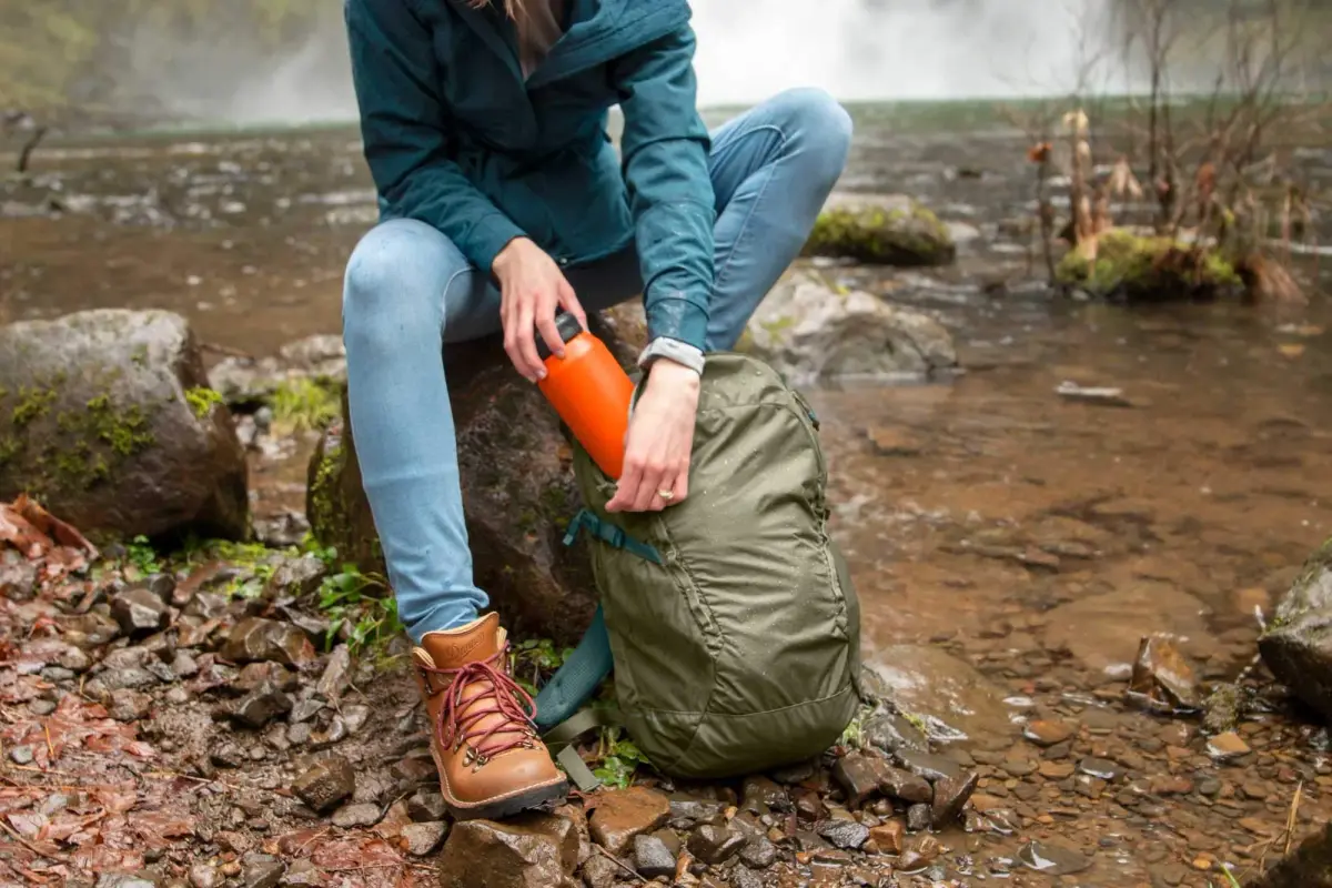 CamelBak Eddy+ Stainless Steel Water Bottle 32oz (950ml) | Vacuum Insulated, Leak-Resistant Lid, Navy - view 7