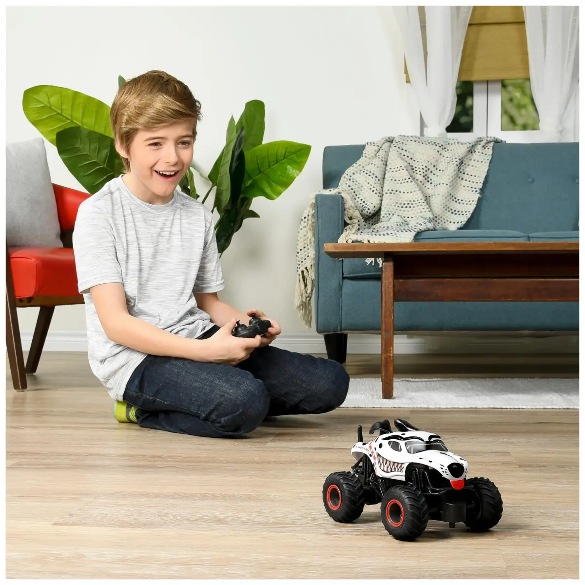 Monster Jam Monster Mutt Dalmatian RC Monster Truck 1:24 Scale | Official 2.4 GHz Remote Control Toy for Ages 4+ - view 3