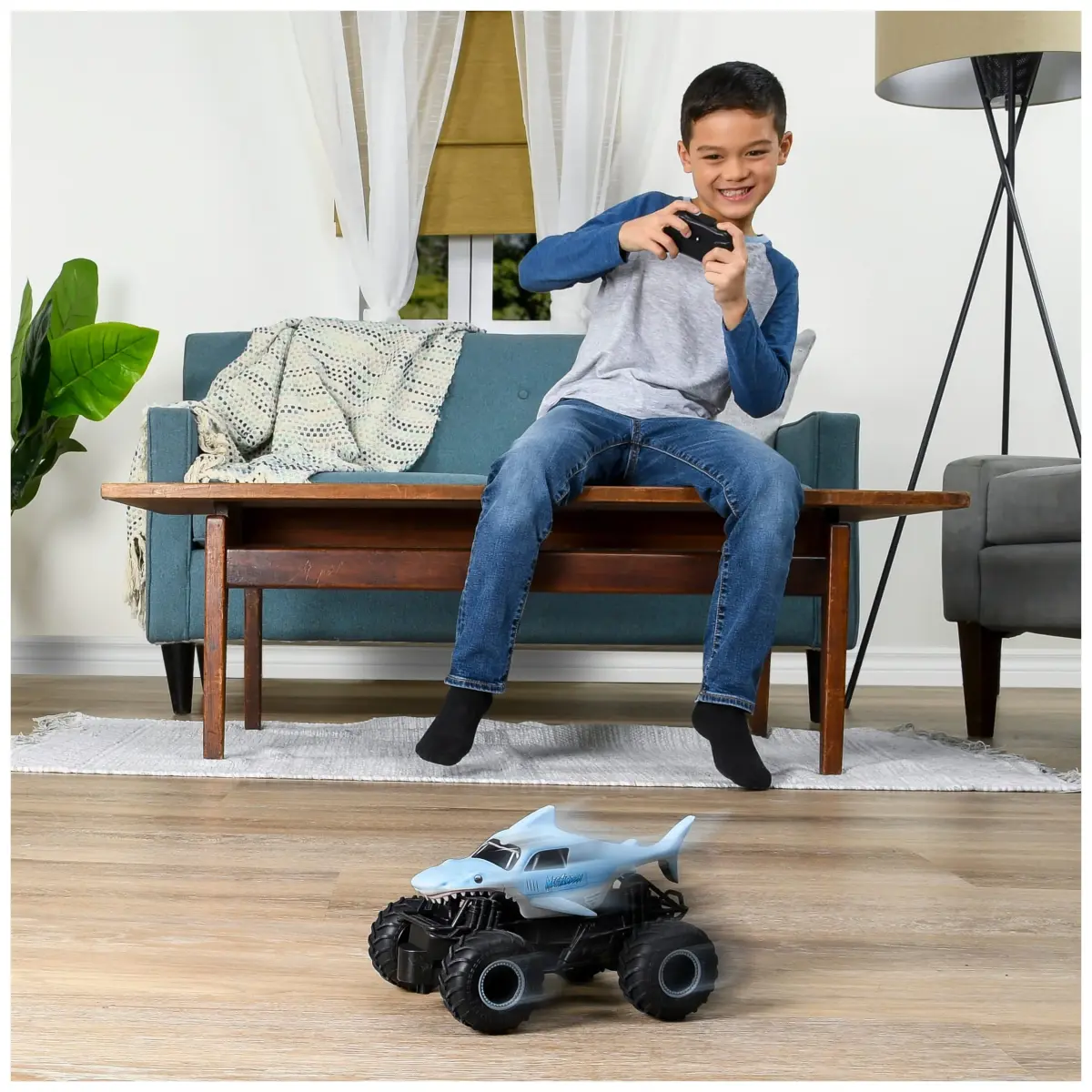 Monster Jam Megalodon RC Monster Truck 1:24 Scale | Official 2.4 GHz Remote Control Toy for Ages 4+ - view 3