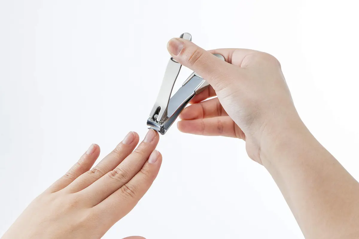 匠の技 Green Bell Takumi No Waza Stainless Steel Nail Clipper (G-1205) Built-in Nail File Made in Japan | Ergonomic, Sharp & Durable - view 3