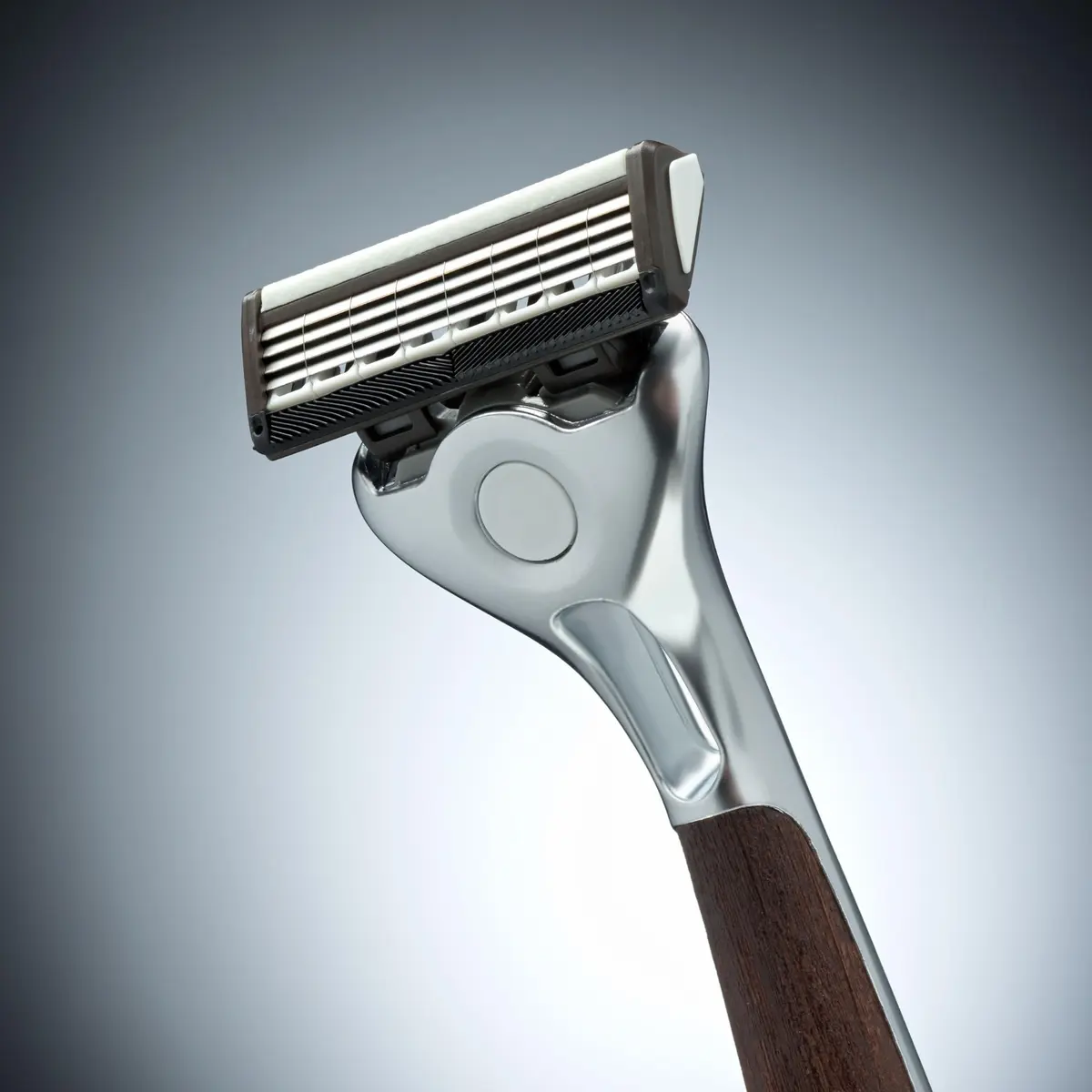 Wilkinson Sword Quattro Vintage Edition Men's Razor with 5 Blades | Titanium Coated Blades for Close, Comfortable Shave - view 5
