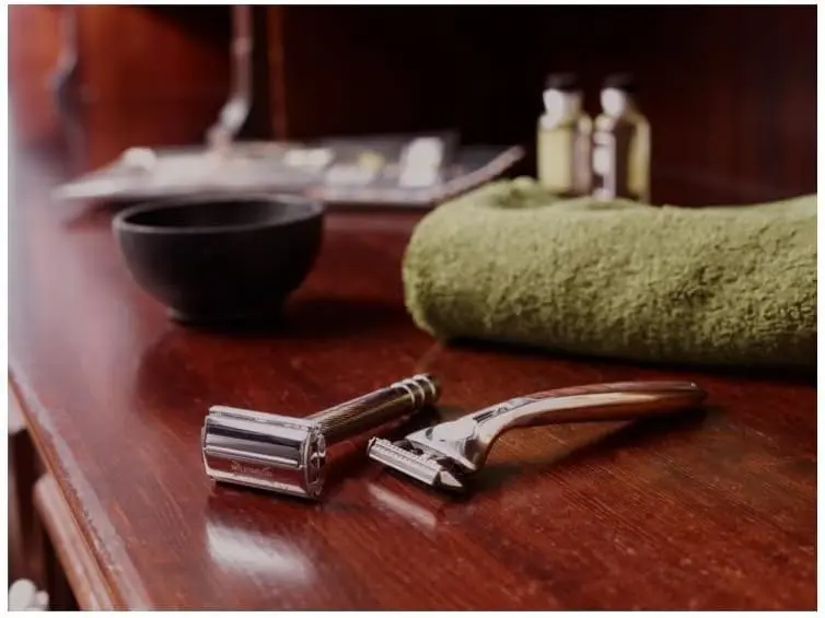 Wilkinson Sword Quattro Vintage Edition Men's Razor with 5 Blades | Titanium Coated Blades for Close, Comfortable Shave - view 7