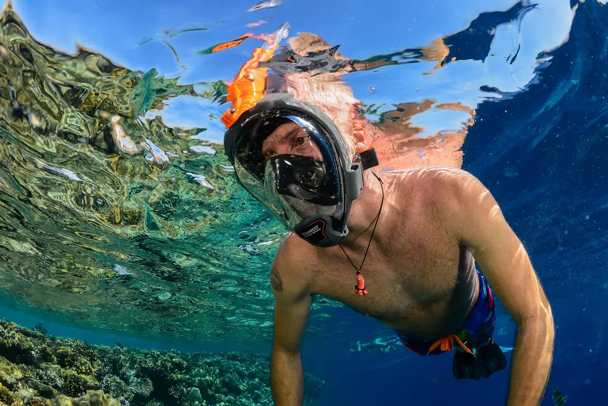OCEAN REEF Aria QR+ Full Face Snorkel Mask 180° View | Quick Release & Anti-Fog (Medium-Large, Black) - view 3
