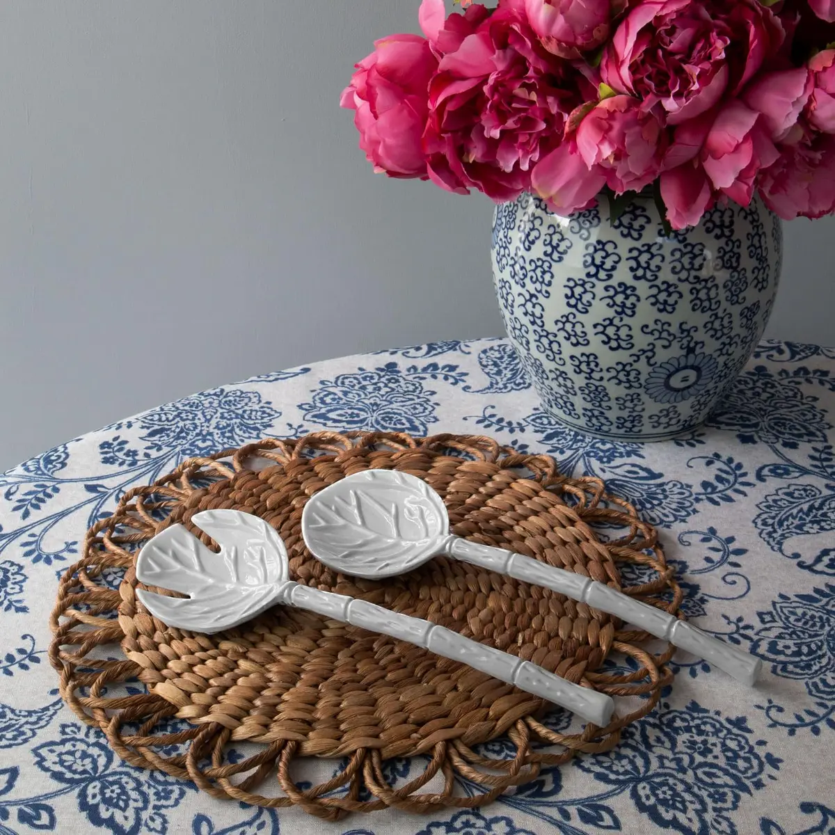 Beatriz Ball Vida Lettuce Salad Servers | Intricate Leaf Design, Durable Melamine, Dishwasher Safe - view 4