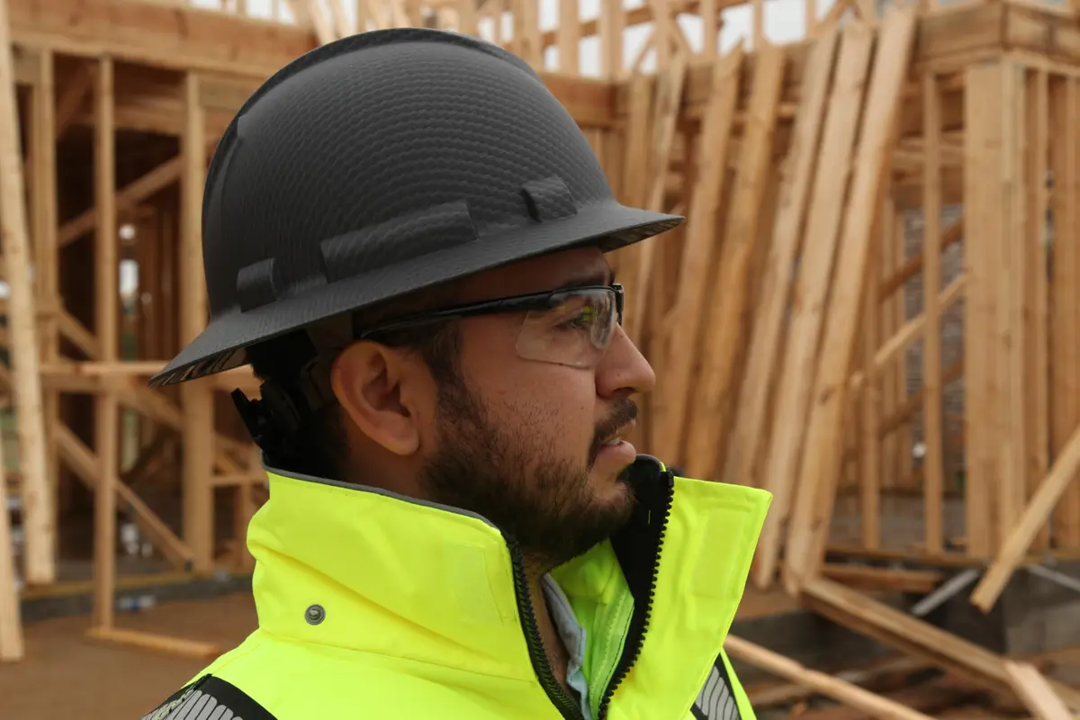 Ridgeline Matte Black Graphite Pattern Full Brim Vented Hard Hat with 4-Point Ratchet Suspension (25.4 cm L x 22.9 cm W x 17.8 cm H) - view 6
