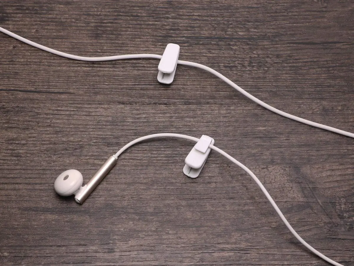 Mini Skater 6Pcs White Earphone Wire Clips | 1 Inch Length, 1.5mm Wire Diameter - view 2