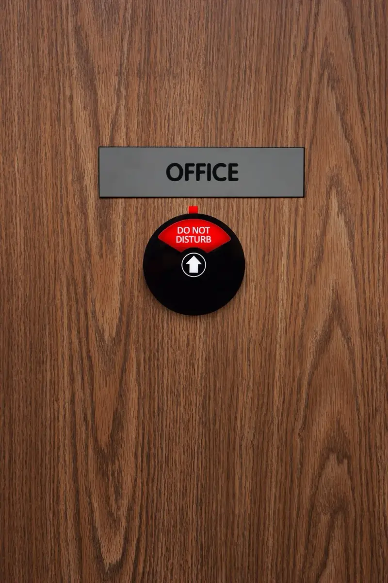 Kichwit Black Privacy Sign for Office Door, 5 Inch (12.7 cm) | 4-Status Sliding Sign - view 5