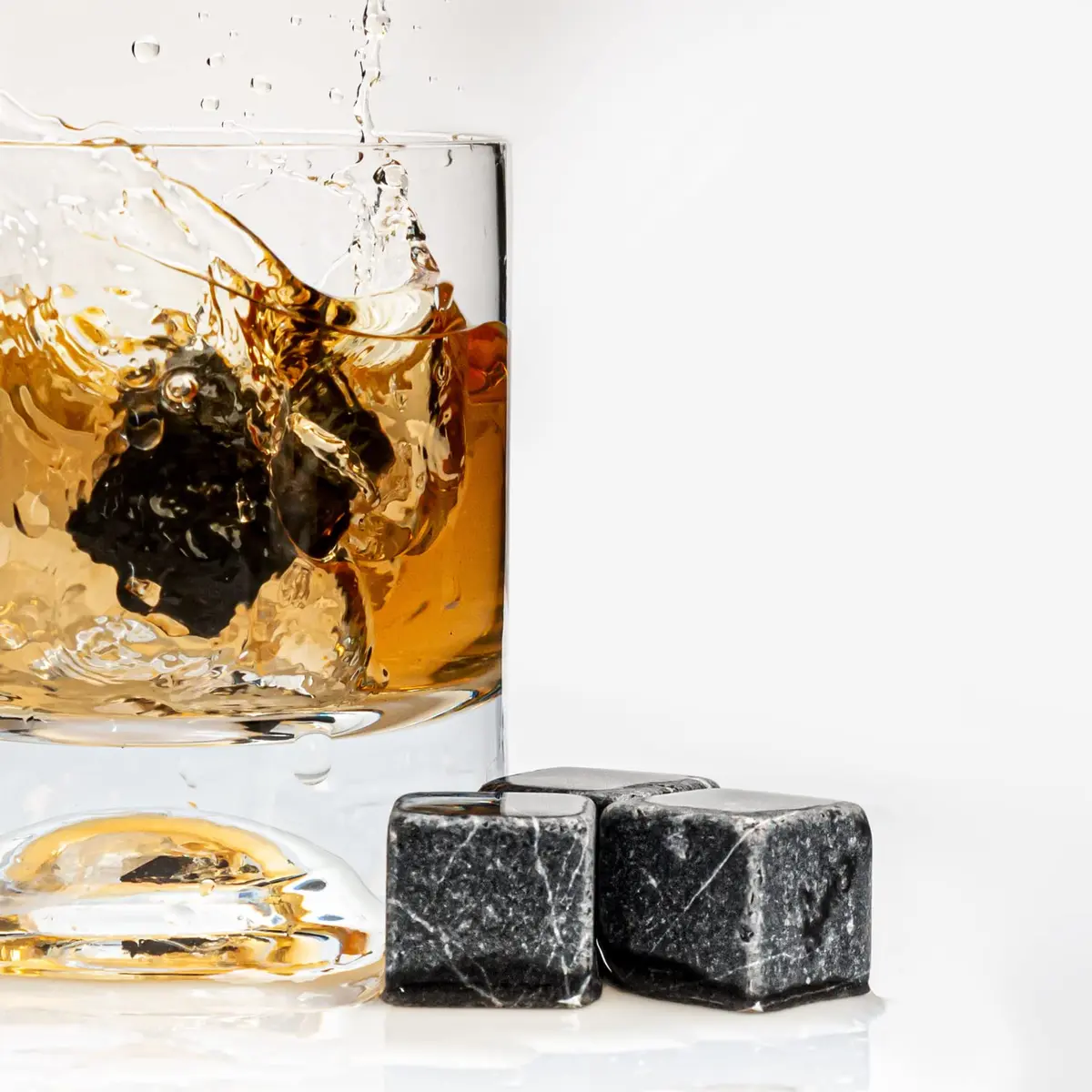Hediyesepeti Premium Whiskey Stones Gift Set 12 Pcs Marble Reusable Ice Cubes | No Dilution, Original Taste (70-120 chars) - view 5