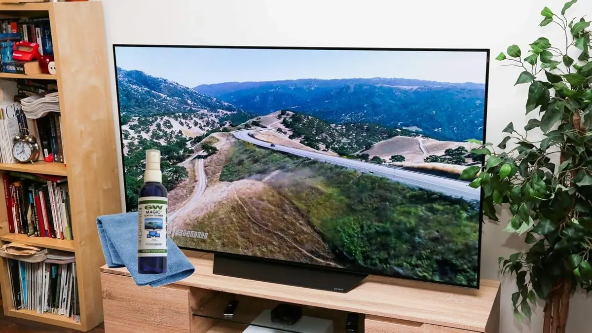 GW Deluxe Magic Screen Cleaner Kit for Ultra HD 4k HDR OLED TV, Laptop and Tablet Screens with 2 Premium Microfiber Cloths and Larger Spray Bottle | Safe, Effective & Large-Size - view 4