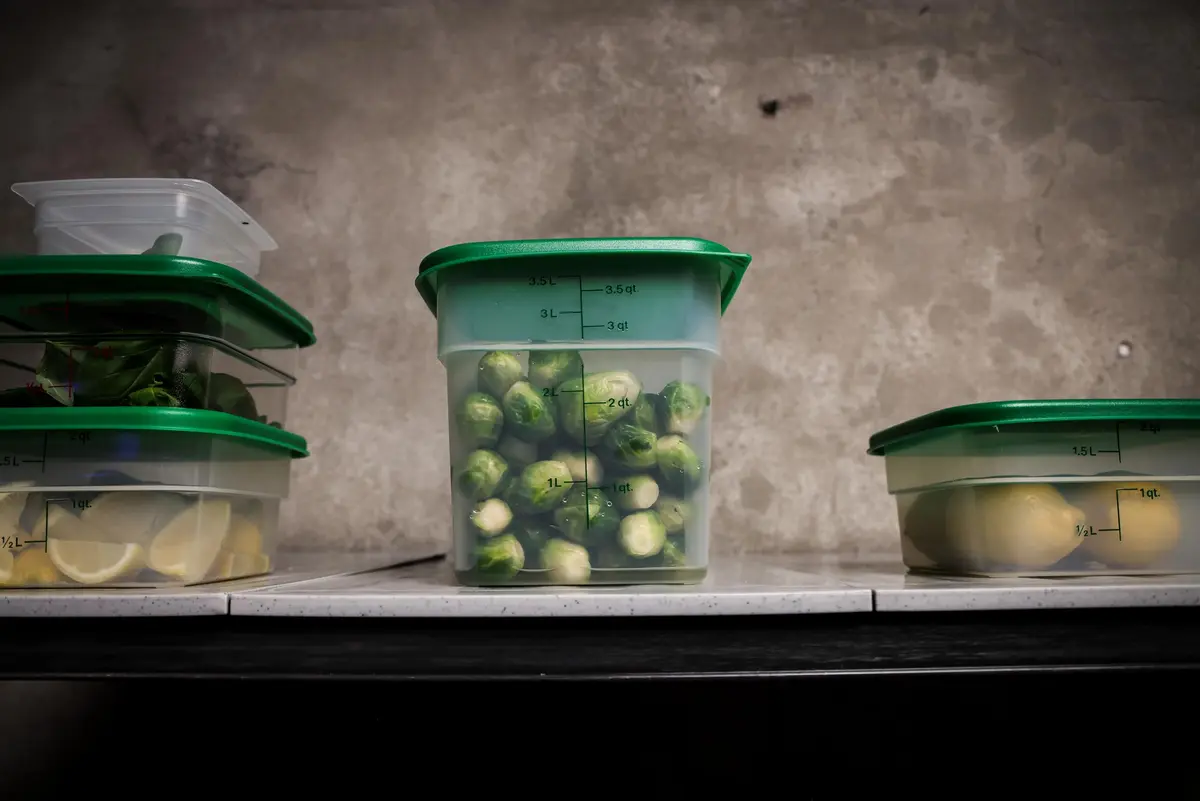 Cambro 4 QT (3.78 L) Square Food Storage Container with Green Lid | Commercial Grade BPA-Free & Microwave Safe - view 3
