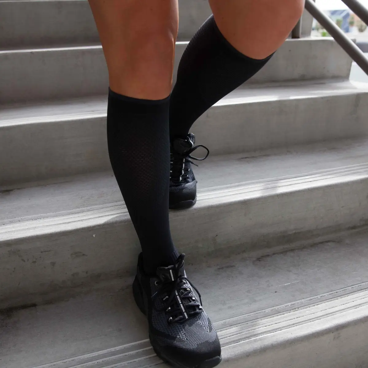 Copper Fit Unisex-Adult's 2.0 Easy-Off Knee High Compression Socks, Black, Large/X-Large | FDA Approved Medical Grade Support - view 2