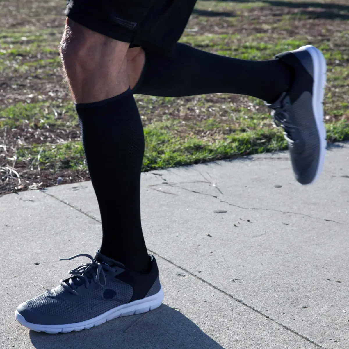 Copper Fit Unisex-Adult's 2.0 Easy-Off Knee High Compression Socks, Black, Large/X-Large | FDA Approved Medical Grade Support - view 3