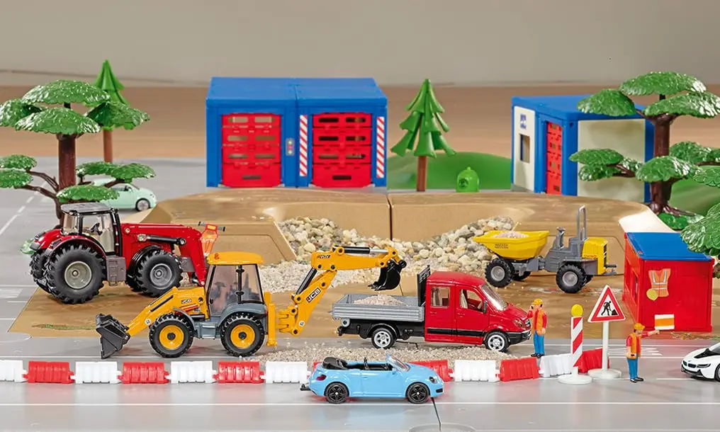 Siku JCB 4CX Backhoe Loader 1:50 Scale Metal/Plastic Yellow | Functional Diecast Toy for Collectors and Kids - view 6