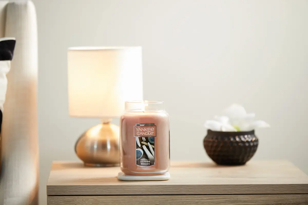 Yankee Candle Seaside Woods Scented Large Jar Candle 22oz | Over 110 Hours Burn Time - view 3