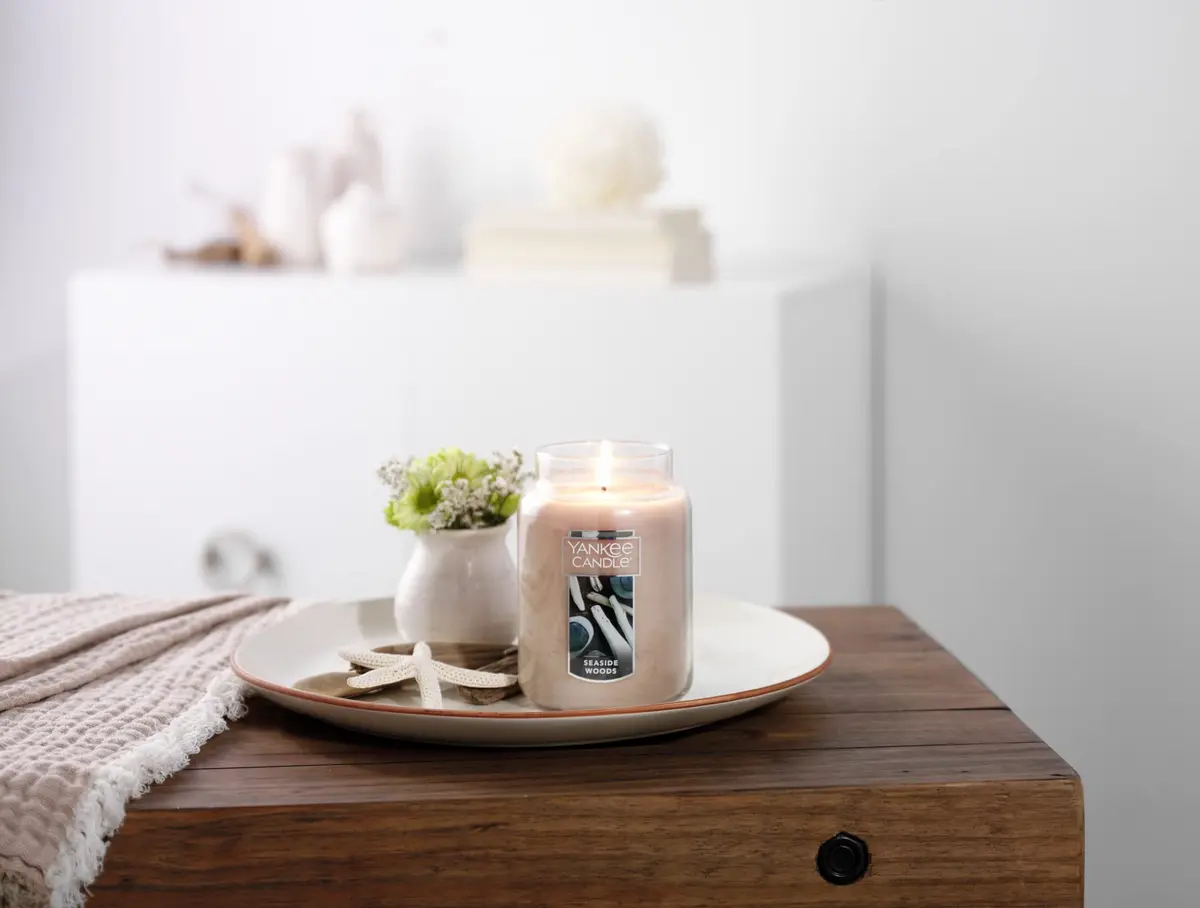 Yankee Candle Seaside Woods Scented Large Jar Candle 22oz | Over 110 Hours Burn Time - view 4