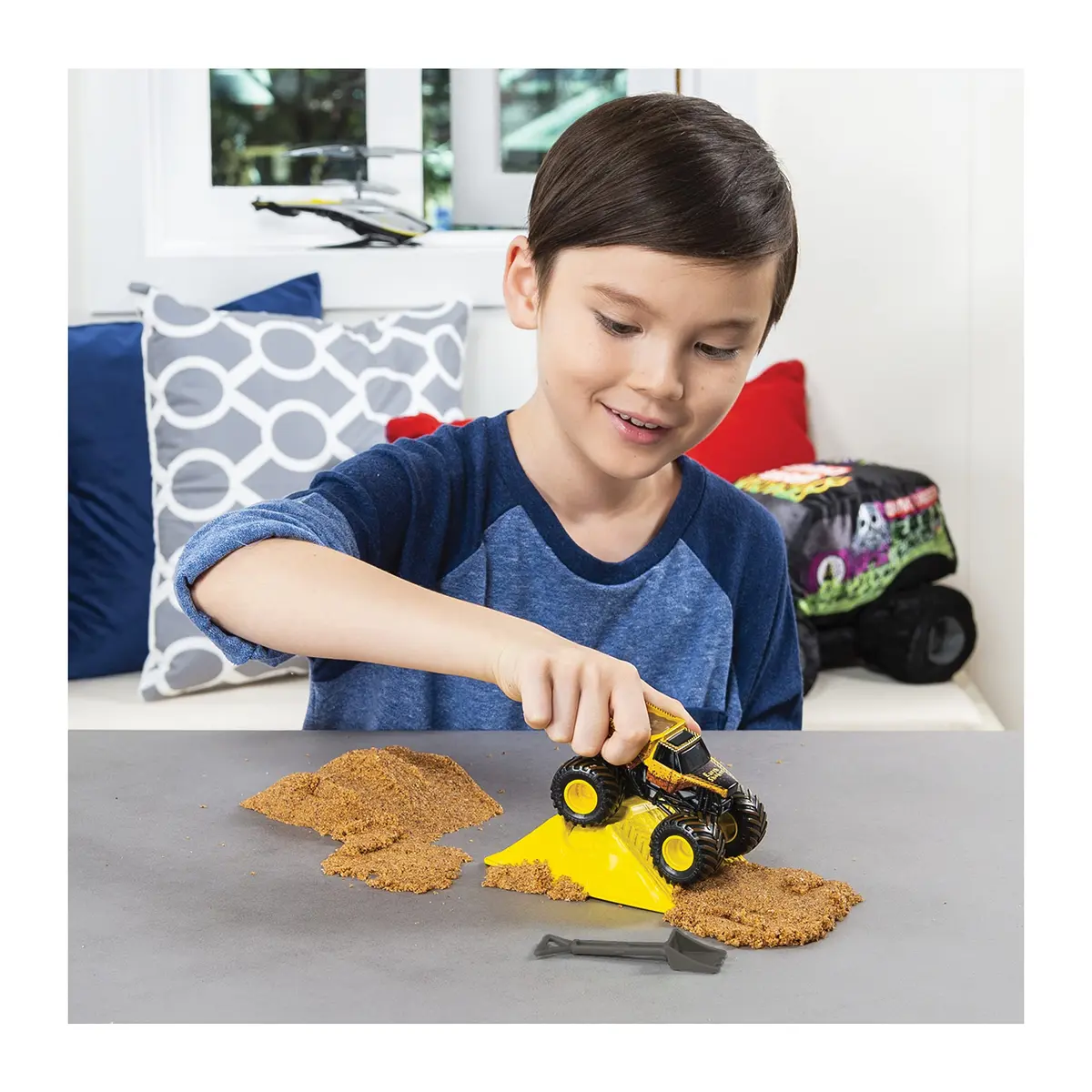 Monster Jam Earth Shaker Monster Dirt Starter Set | 8oz of Synthetic Dirt & Die-Cast Truck for Kids - view 2