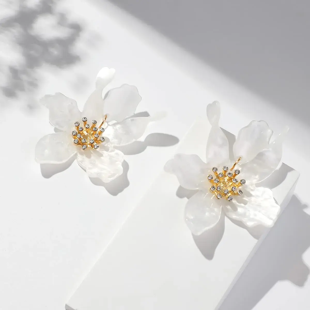Artilady Boho Stud Earrings for Women - White Flower Statement Earrings with Gold Flower Bud, Acrylic Resin, Large | Chic Bohemian Style - view 5