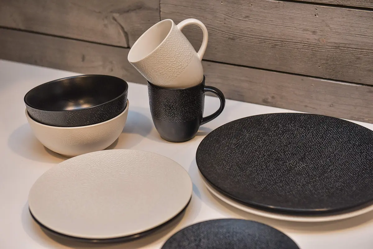 Red Vanilla Black Matrix 16 Piece Dinner Set | Elegant Stoneware for Festive & Daily Use - view 2