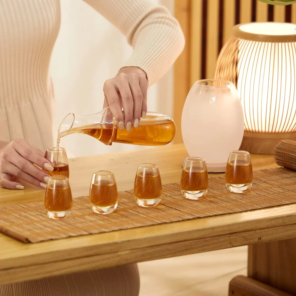 ZENS Sake Set with 6 Sake Cups, 250ml (8.5 Fl Oz) Borosilicate Glass | Modern Water-Drop Design - view 3