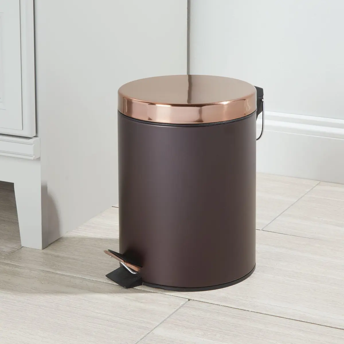 mDesign Pedal Bin - Metal Waste Bin with Pedal, Lid & Plastic Bucket Insert - 5L Capacity, Bronze/Rose Gold - view 3