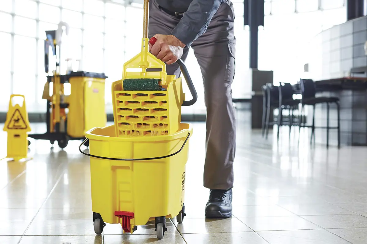 Rubbermaid Commercial Products WaveBrake 35QT Side-Press Mop Bucket 2.0 | Reduces Splashing & Enhances Safety (70-120 chars) - view 2