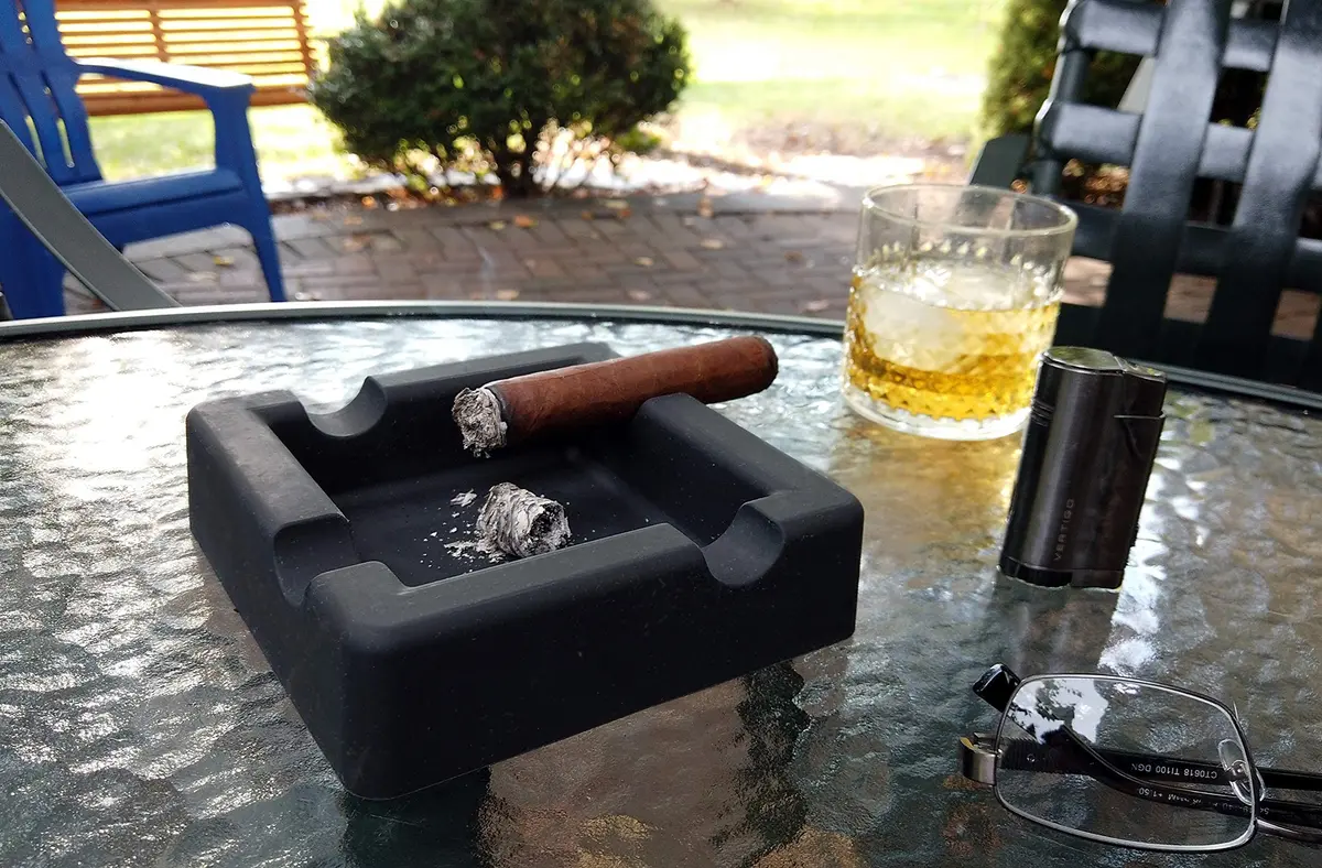 FairleeCove Cigar Ashtray for Large Gauge Cigars | Unbreakable Silicone, Wide Shelf, Indoor Outdoor Use - view 8