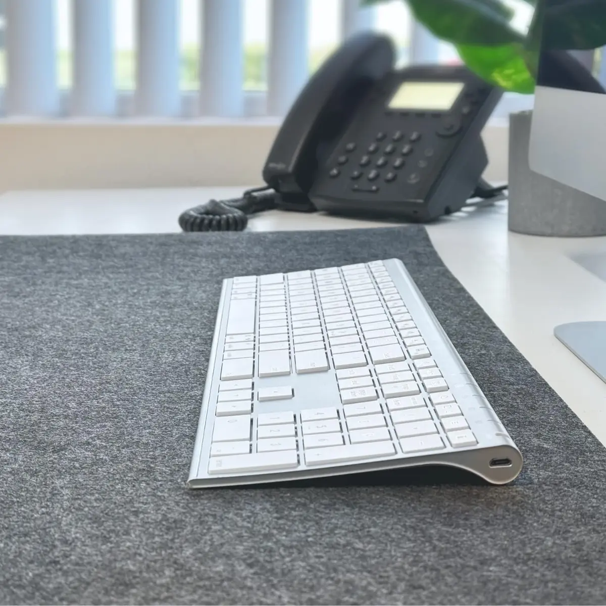 Macally ACEBTKEYA Multi-Device Bluetooth Keyboard with Numeric Keypad - Silver, 110 Keys | Connects to 3 Devices Simultaneously - view 2