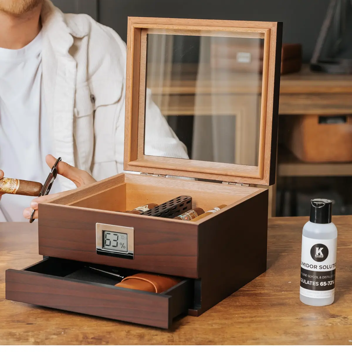 CASE ELEGANCE Klaro Humidor Solution 250ml | Regulates Humidor to 70% RH for Humid Climates - view 4