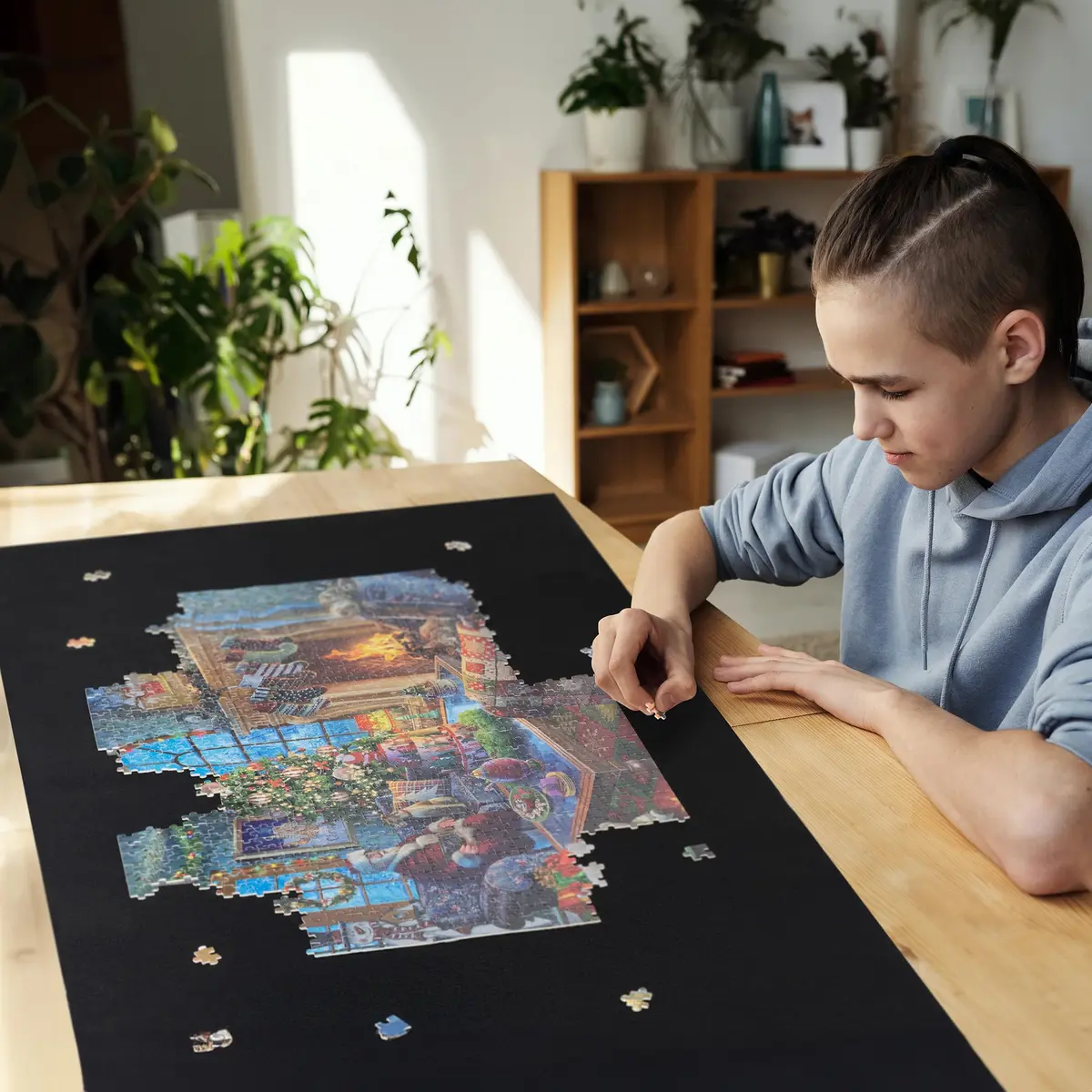 LAVIEVERT 1500 Piece Jigsaw Puzzle Mat Roll Up Board with Inflatable Tube & Elastic Bands | Black, 46 x 26in - view 7