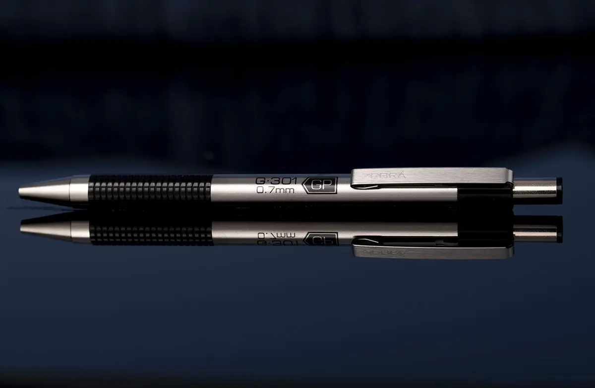 Zebra Pen STEEL G-301 Retractable Gel Pen 0.7mm Medium Point 4-Pack | Smooth Ink Flow - view 3